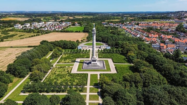Colonne de la Grande Armée dans son parc boisé